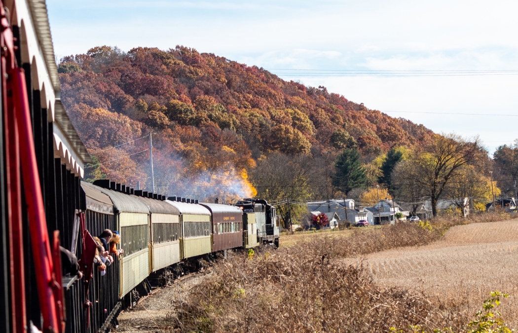 2 Fall Foliage Train Rides to Take in Ohio