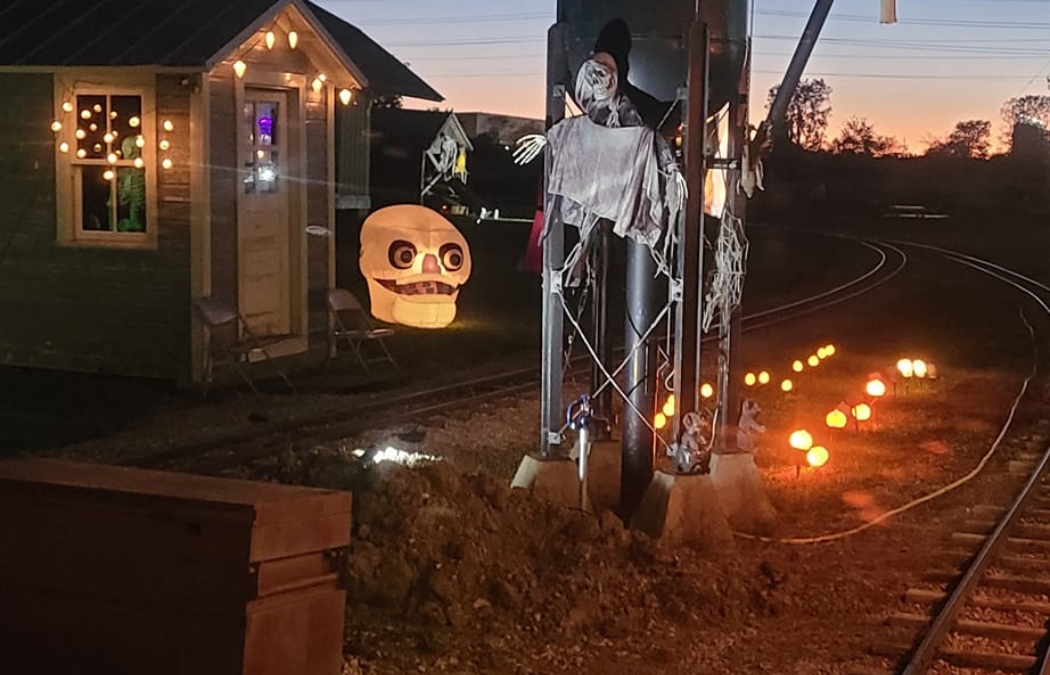 2 Halloween-Themed Train Rides to Enjoy with The Family