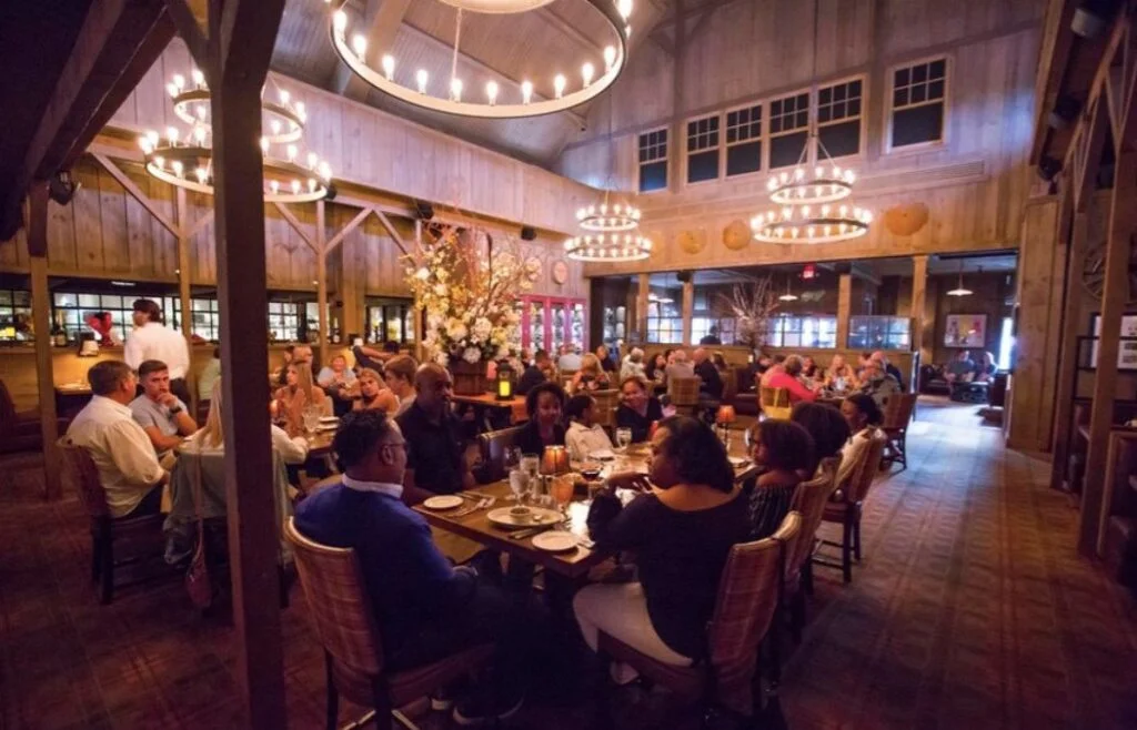 People dining at the Bar at Rocky Fork Creek