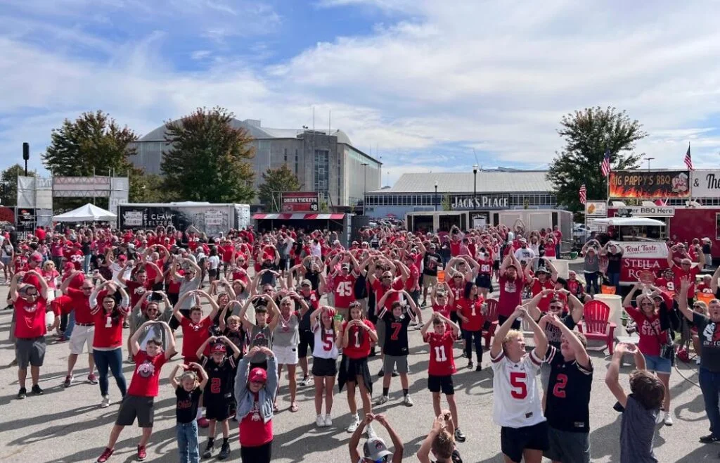 Fans making the Ohio State "O" at a tailgate