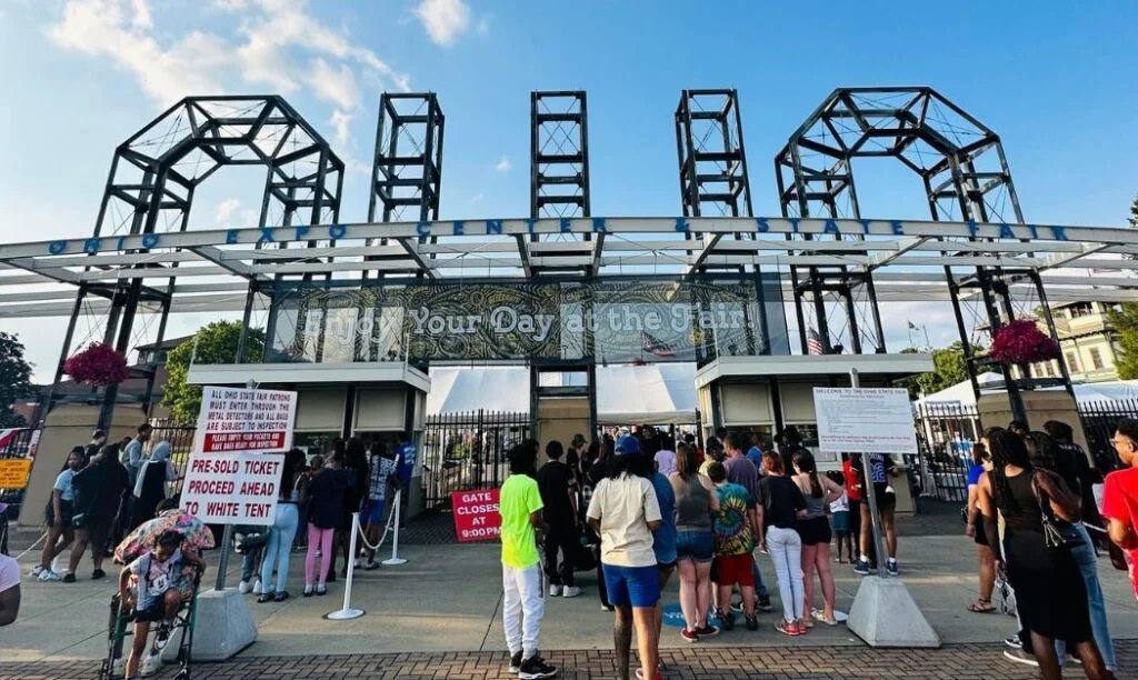 The ticketing booths and lines at the Columbus Ohio State Fair, with a large metal "Ohio" sculpture.