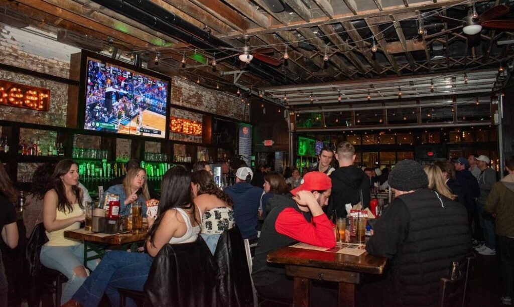 Nightlife in Columbus at Pint House in the Short North.