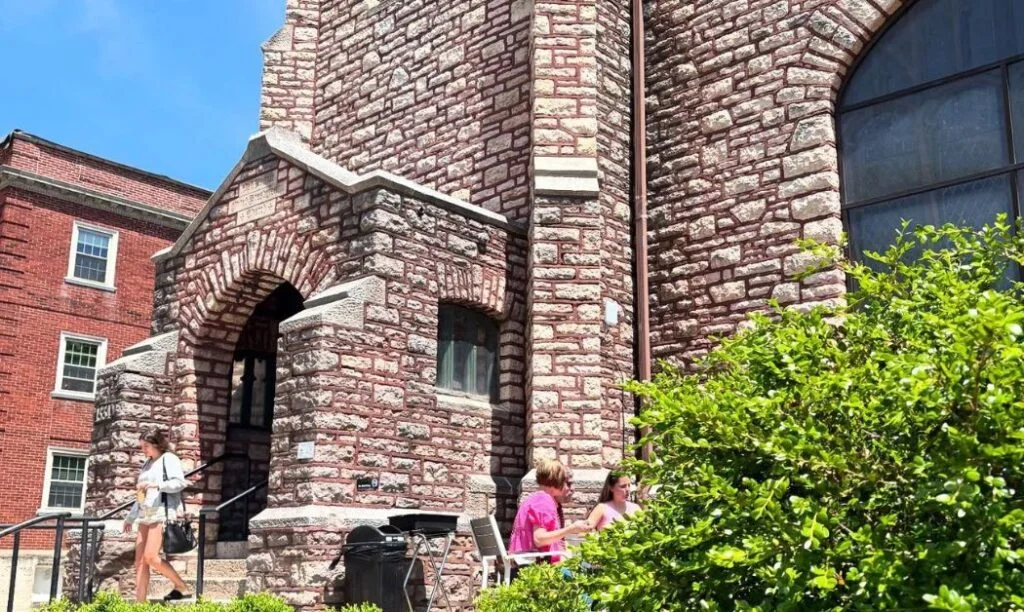 The exterior of Stauf's in Victorian Village