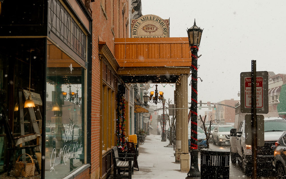 Ohio’s Coziest Hotel in Amish Country Has Victorian-Era Charm, Comfort Food, and a Playful Ghost